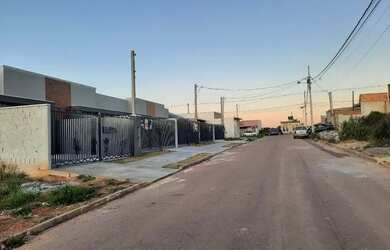 Imagem: O terreno possui 120m² de Área, Imóvel novo e está localizado