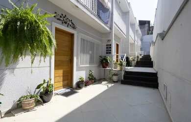 Imagem: A casa em condomínio possui 2 Dormitórios, 3 Banheiros, 2