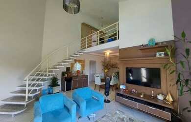 Imagem: A casa possui 3 Dormitórios, 2 Banheiros, 2 Vagas na garagem