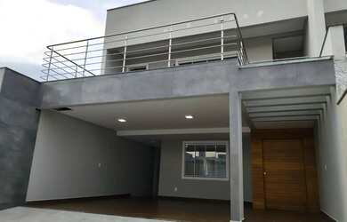 Imagem: A casa possui 3 Dormitórios, 3 Banheiros, 2 Vagas na garagem