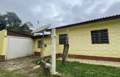 Imagem: A casa possui 2 Dormitórios, 1 Banheiro, 1 Vaga na garagem