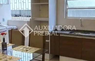 Imagem: O apartamento possui 3 Dormitórios, 1 Banheiro, 1 Vaga na garagem