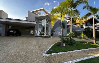 Imagem: A casa em condomínio possui 4 Dormitórios, 5 Banheiros, 4