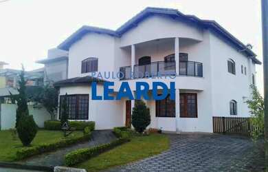 Imagem: A casa em condomínio possui 5 Dormitórios, 5 Banheiros, 4