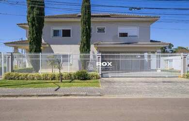 Imagem: A casa possui 3 Dormitórios, 5 Banheiros, 5 Vagas na garagem