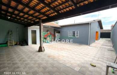 Imagem: A casa possui 1 Dormitório, 2 Banheiros, 5 Vagas na garagem