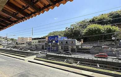 Imagem: A casa possui 5 Dormitórios, 3 Banheiros, 2 Vagas na garagem