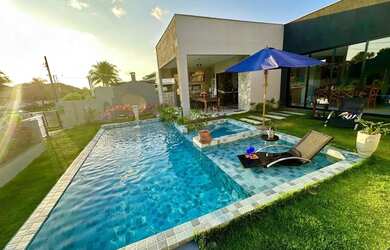 Imagem: A casa em condomínio possui 5 Dormitórios, 5 Banheiros, 4