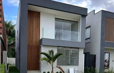 Imagem: A casa em condomínio possui 4 Dormitórios, 5 Banheiros, 181m²