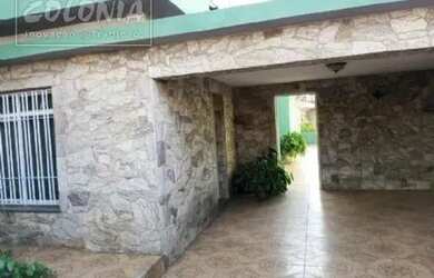 Imagem: A casa possui 3 Dormitórios, 2 Banheiros, 4 Vagas na garagem