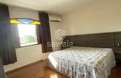 Imagem: A casa possui 4 Dormitórios, 5 Banheiros, 3 Vagas na garagem