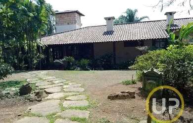 Imagem: A casa em condomínio possui 5 Dormitórios, 5 Banheiros, 5