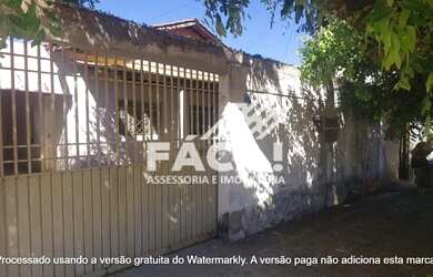 Imagem: A casa possui 3 Dormitórios, 2 Banheiros, 360m² de Área e