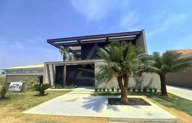 Imagem: A casa em condomínio possui 4 Dormitórios, 5 Banheiros, 5