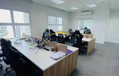 Imagem: O depósito possui 4 Vagas na garagem, 137m² de Área, Imóvel