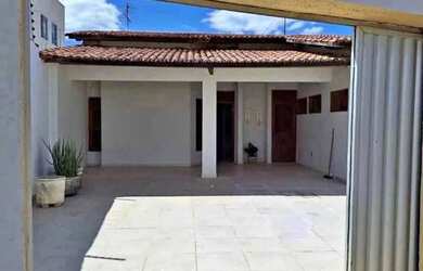 Imagem: A casa possui 2 Dormitórios e está localizado em Candelária