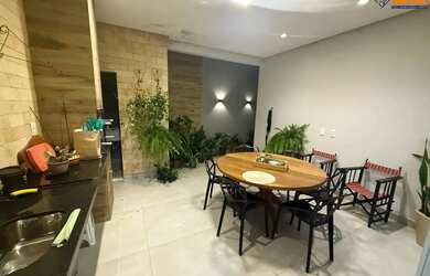 Imagem: A casa em condomínio possui 3 Dormitórios, 2 Banheiros, 2