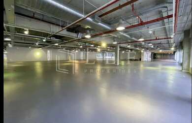 Imagem: O depósito e possui 5 Vagas na garagem, 4254-0m² de Área