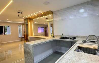 Imagem: A casa em condomínio possui 4 Dormitórios, 3 Banheiros, 2