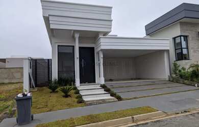 Imagem: A casa em condomínio possui 3 Dormitórios, 4 Banheiros, 2