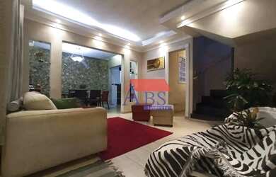 Imagem: A casa possui 4 Dormitórios, 1 Banheiro e 164m² de Área e