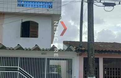 Imagem: A casa possui 4 Dormitórios, 3 Banheiros, 2 Vagas na garagem