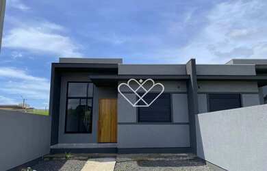 Imagem: A casa possui 3 Dormitórios, 2 Banheiros, 2 Vagas na garagem