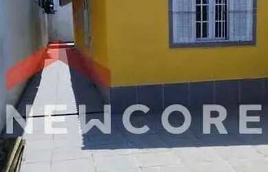 Imagem: A casa possui 2 Dormitórios, 2 Banheiros, 2 Vagas na garagem