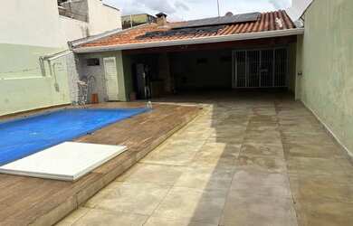 Imagem: A casa possui 2 Dormitórios, 2 Banheiros, 4 Vagas na garagem