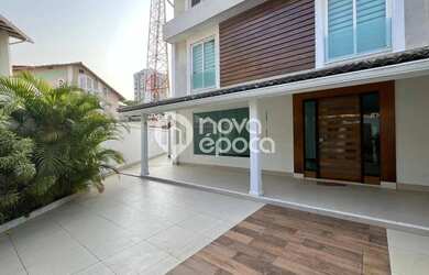 Imagem: A casa em condomínio possui 4 Dormitórios, 4 Banheiros, 3