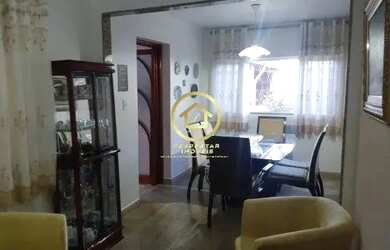 Imagem: A casa possui 3 Dormitórios, 2 Banheiros, 2 Vagas na garagem