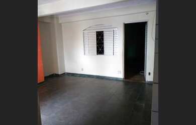 Imagem: A casa possui 2 Dormitórios, 1 Vaga na garagem, 65m² de Área