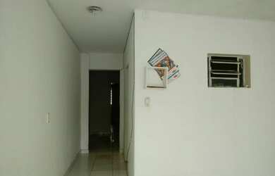 Imagem: A casa possui 4 Dormitórios, 2 Banheiros, 2 Vagas na garagem