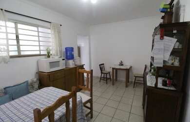 Imagem 6: Sobradão ao lado do metrô