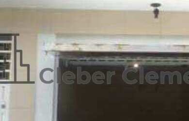 Imagem: A casa possui 2 Dormitórios, 1 Banheiro, 2 Vagas na garagem