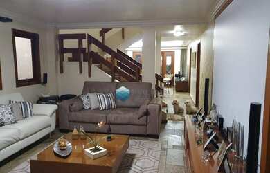 Imagem: A casa possui 5 Dormitórios, 5 Banheiros, 3 Vagas na garagem