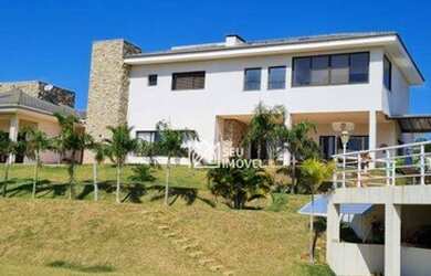 Imagem: A casa em condomínio possui 5 Dormitórios, 5 Banheiros, 900m²