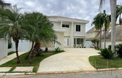 Imagem: A casa em condomínio possui 4 Dormitórios, 5 Banheiros, 5