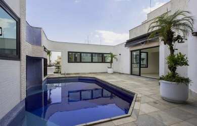 Imagem: O apartamento na cobertura possui 4 Dormitórios, 5 Banheiros