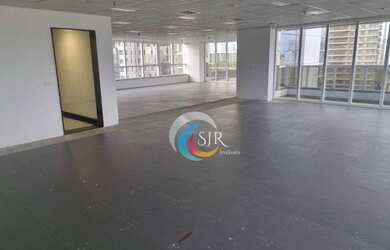 Imagem: O depósito possui 3 Vagas na garagem, 202m² de Área e está