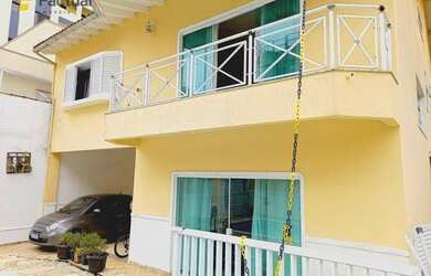 Imagem: A casa possui 4 Dormitórios, 2 Banheiros, 2 Vagas na garagem