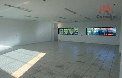 Imagem: O depósito possui 2 Vagas na garagem e 350m² de Área e está