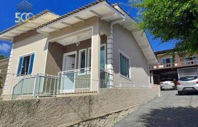 Imagem: A casa possui 5 Dormitórios, 5 Banheiros, 5 Vagas na garagem