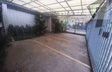 Imagem: O depósito possui 4 Vagas na garagem, 379m² de Área e está