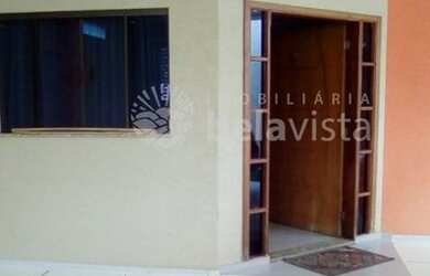 Imagem: A casa possui 3 Dormitórios, 2 Banheiros, 1 Vaga na garagem