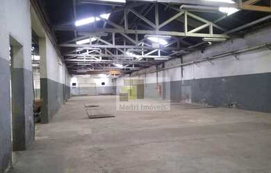 Imagem: O depósito possui 2 Vagas na garagem e 3420m² de Área e está