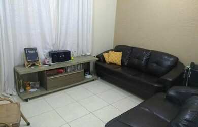 Imagem: A casa possui 3 Dormitórios, 2 Banheiros, 2 Vagas na garagem