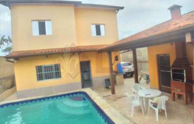 Imagem: A casa possui 5 Dormitórios, 3 Banheiros, 3 Vagas na garagem