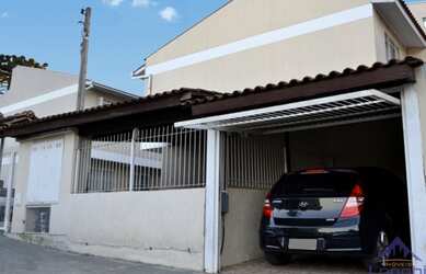 Imagem: A casa possui 2 Dormitórios, 2 Banheiros, 1 Vaga na garagem