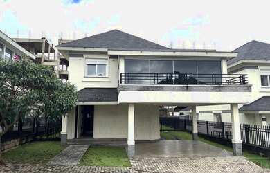 Imagem: A casa em condomínio possui 3 Dormitórios, 4 Banheiros, 2